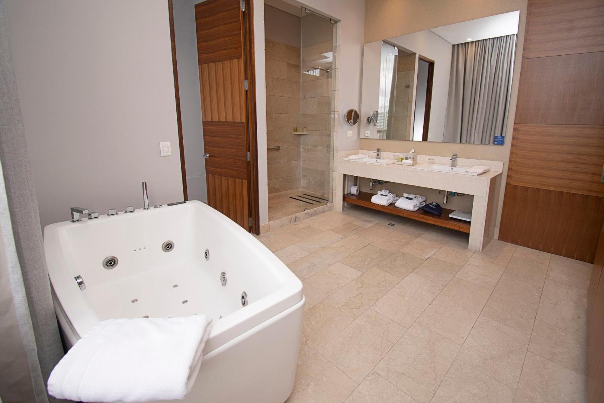 Hotel Doubletree By Hilton Bogota Parque 93 Esterno foto