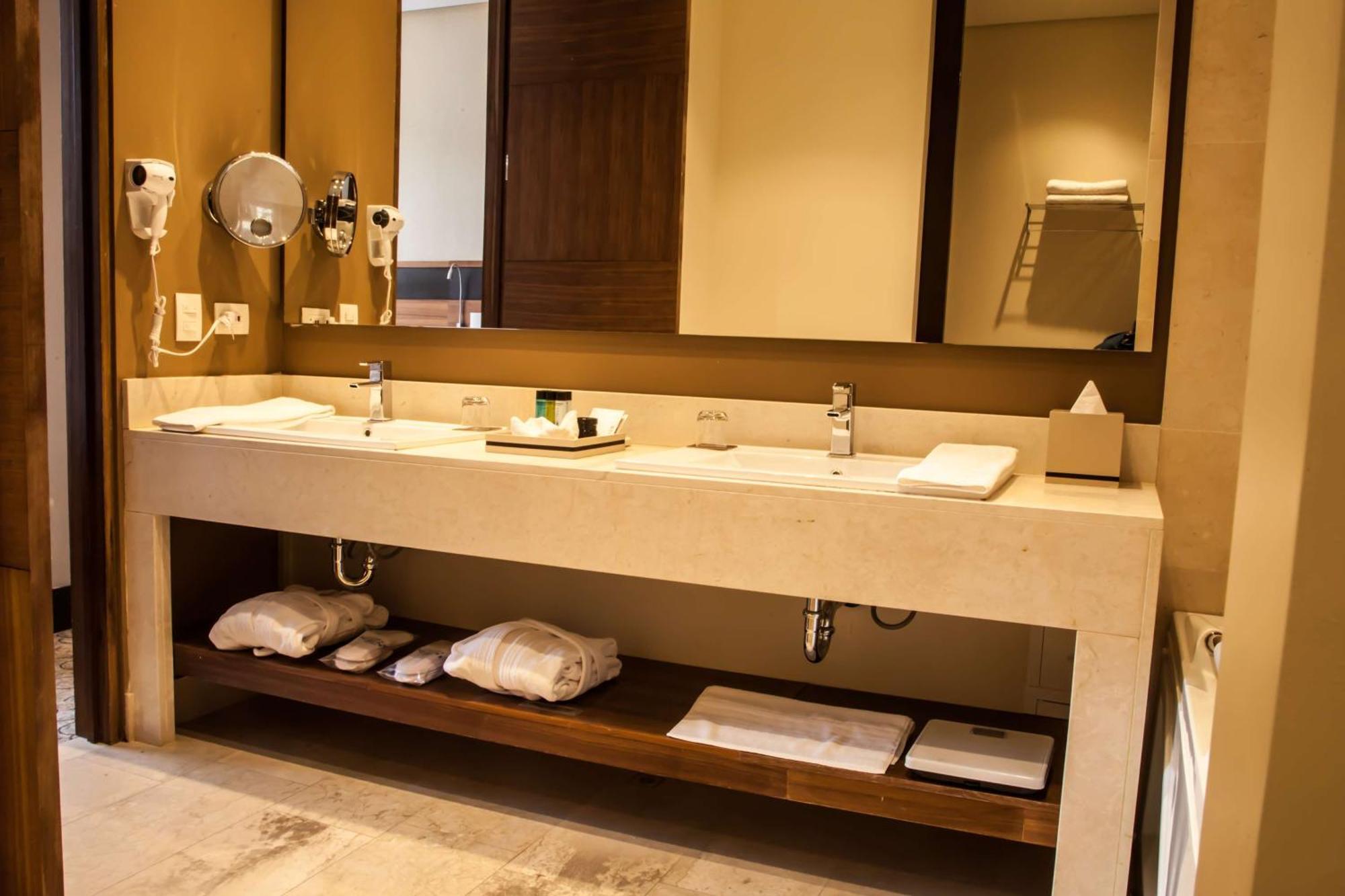 Hotel Doubletree By Hilton Bogota Parque 93 Esterno foto